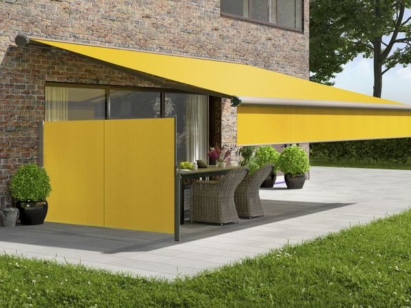 markilux-790-brick-house-with-yellow-side-screen